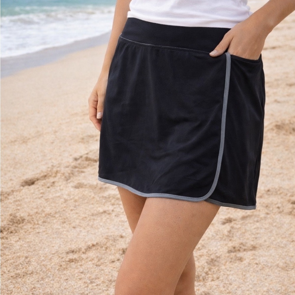 EXCELLENT CONDITION WOMEN’S SIZE 16 LANDS’ END SWIM SKORT